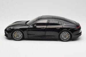 Porsche Panamera 971 Turbo S Melns Metallic Minichamps 1:18 113061076 Metāls — attēls 4 no 8