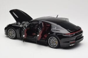 Porsche Panamera 971 Turbo S Melns Metallic Minichamps 1:18 113061076 Metāls — attēls 5 no 8