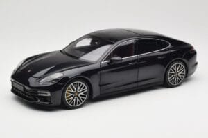 Porsche Panamera 971 Turbo S Zils Metallic Minichamps 1:18 113061075 Metāls