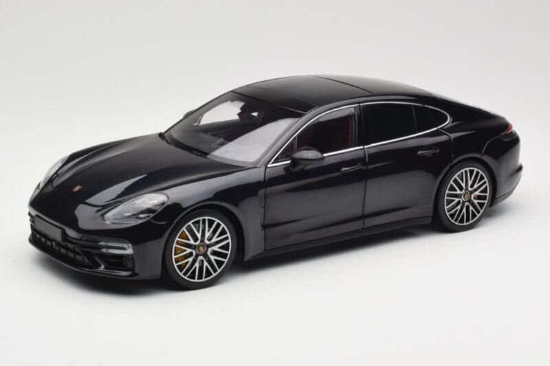 Porsche Panamera 971 Turbo S Zils Metallic Minichamps 1:18 113061075 Metāls