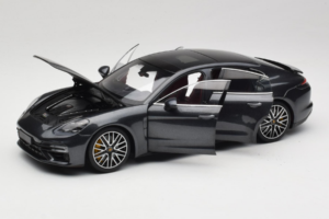 Porsche Panamera 971 Turbo S Grey Metallic Minichamps 1:18 113061073 Metāls — attēls 2 no 8