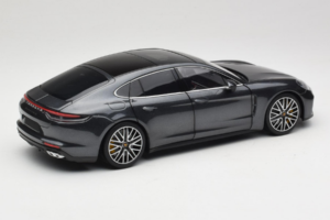 Porsche Panamera 971 Turbo S Grey Metallic Minichamps 1:18 113061073 Metāls — attēls 3 no 8