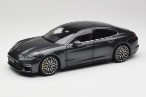 Porsche Panamera 971 Turbo S Grey Metallic Minichamps 1:18 113061073 Metāls