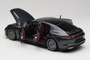 Porsche Panamera 971 Turbo S Grey Metallic Minichamps 1:18 113061073 Metāls — attēls 5 no 8