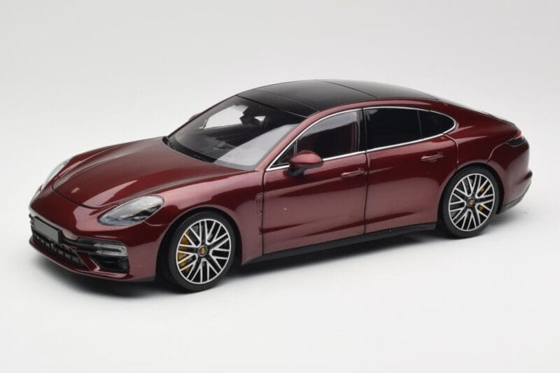 Porsche Panamera 971 Turbo S Sarkans Metallic Minichamps 1:18 113061077 Metāls