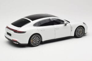 Porsche Panamera 971 Turbo S Balts Metallic Minichamps 1:18 113061074 Metāls — attēls 3 no 8