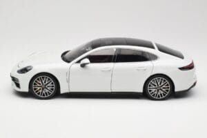 Porsche Panamera 971 Turbo S Balts Metallic Minichamps 1:18 113061074 Metāls — attēls 4 no 8