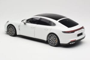 Porsche Panamera 971 Turbo S Balts Metallic Minichamps 1:18 113061074 Metāls — attēls 7 no 8