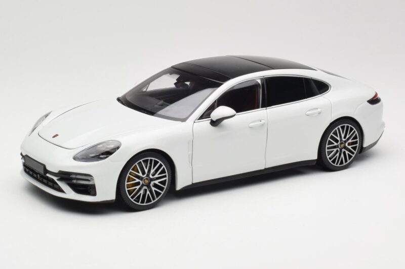 Porsche Panamera 971 Turbo S Balts Metallic Minichamps 1:18 113061074 Metāls