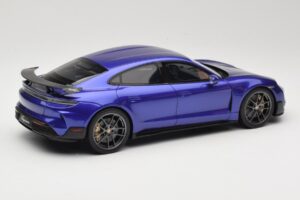 Porsche Taycan J1 Turbo GT Purple Sky Metallic GT Spirit 1:18 GT520 Sveķi — attēls 2 no 6