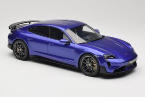 Porsche Taycan J1 Turbo GT Purple Sky Metallic GT Spirit 1:18 GT520 Sveķi — attēls 4 no 6