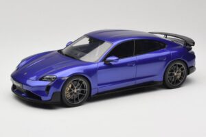Porsche Taycan J1 Turbo GT Purple Sky Metallic GT Spirit 1:18 GT520 Sveķi
