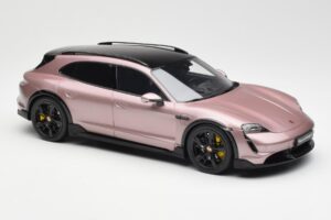 Porsche Taycan Turbo S Cross Turismo Metāliska Rozā GT Spirit 1:18 GT440 Sveķi — attēls 4 no 6