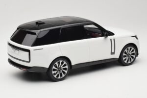 Land Rover Range Rover L460 P530 Autobiography Fuji White GT Spirit 1:18 GT533 Sveķi — attēls 2 no 6