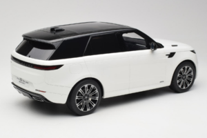 Range Rover Sport L461 P510e Fuji White GT Spirit 1:12 GT553 Sveķi — attēls 2 no 6