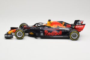 Red Bull Racing RB16 #33 M. Verstappen Winner 70th Anniversary GP 2020 Minichamps 1:18 110200533 Metāls — attēls 3 no 6