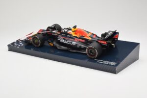 Red Bull Racing RB18 #1 M. Verstappen Winner Austin GP 2022 Minichamps 1:18 113222901 Metāls — attēls 5 no 6