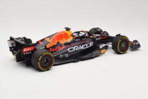 Red Bull Racing RB18 #1 M. Verstappen Winner Miami GP 2022 Minichamps 1:18 110220501 Metāls — attēls 2 no 6