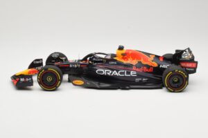 Red Bull Racing RB18 #1 M. Verstappen Winner Miami GP 2022 Minichamps 1:18 110220501 Metāls — attēls 3 no 6