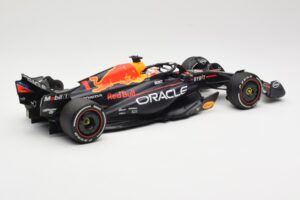 Red Bull Racing RB19 #1 M. Verstappen Winner Spanish GP 2023 Minichamps 1:18 110230801 Metāls — attēls 2 no 6
