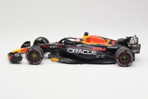 Red Bull Racing RB19 #1 M. Verstappen Winner Spanish GP 2023 Minichamps 1:18 110230801 Metāls — attēls 3 no 6