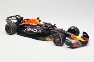 Red Bull Racing RB19 #1 M. Verstappen Winner Spanish GP 2023 Minichamps 1:18 110230801 Metāls — attēls 4 no 6