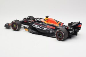 Red Bull Racing RB19 #1 M. Verstappen Winner Spanish GP 2023 Minichamps 1:18 110230801 Metāls — attēls 5 no 6