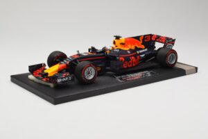 Red Bull Racing Tag Heuer RB13 #3 D. Ricciardo 3rd Place Malaysian GP 2017 Minichamps 1:18 117171503 Metāls — attēls 2 no 6