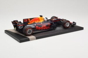 Red Bull Racing Tag Heuer RB13 #3 D. Ricciardo 3rd Place Malaysian GP 2017 Minichamps 1:18 117171503 Metāls — attēls 3 no 6