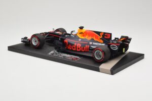 Red Bull Racing Tag Heuer RB13 #3 D. Ricciardo 3rd Place Malaysian GP 2017 Minichamps 1:18 117171503 Metāls — attēls 5 no 6