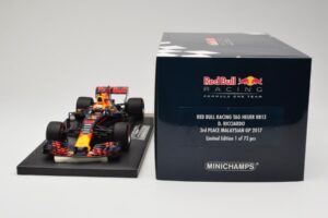 Red Bull Racing Tag Heuer RB13 #3 D. Ricciardo 3rd Place Malaysian GP 2017 Minichamps 1:18 117171503 Metāls — attēls 6 no 6