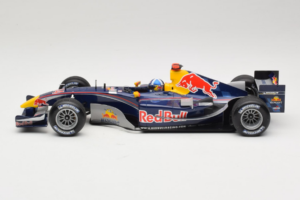 Red Bull RB1 Cosworth #14 D. Coulthard Red Bull Racing Showcar 2005 Minichamps 1:18 100050014 Metāls — attēls 3 no 6