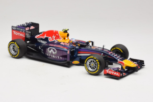 Red Bull RB10 Renault #3 D. Ricciardo Infiniti Red Bull Racing Showcar 2014 Minichamps 1:18 110140003 Metāls — attēls 4 no 6