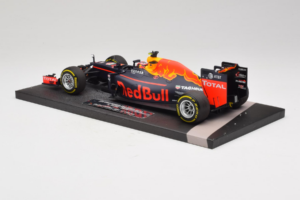 Red Bull RB12 Tag Heuer #26 D. Kvyat Red Bull Racing Showcar 2016 Minichamps 1:18 117160026 Sveķi — attēls 5 no 7