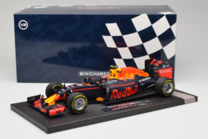 Red Bull RB12 Tag Heuer #26 D. Kvyat Red Bull Racing Showcar 2016 Minichamps 1:18 117160026 Sveķi — attēls 7 no 7
