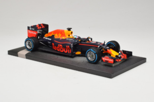 Red Bull RB12 Tag Heuer #3 D. Ricciardo Red Bull Racing Brazilian Grand Prix 2016 Minichamps 1:18 117161203 Sveķi — attēls 4 no 6