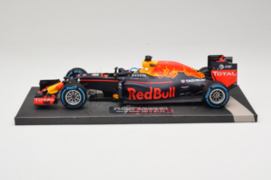 Red Bull RB12 Tag Heuer #3 D. Ricciardo Red Bull Racing Brazilian Grand Prix 2016 Minichamps 1:18 117161203 Sveķi