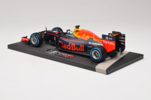 Red Bull RB12 Tag Heuer #3 D. Ricciardo Red Bull Racing Brazilian Grand Prix 2016 Minichamps 1:18 117161203 Sveķi — attēls 5 no 6