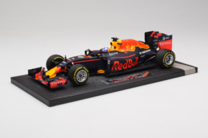 Red Bull RB12 Tag Heuer #3 D. Ricciardo Red Bull Racing Showcar 2016 Minichamps 1:18 117160003 Sveķi — attēls 2 no 7
