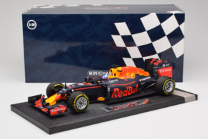Red Bull RB12 Tag Heuer #3 D. Ricciardo Red Bull Racing Showcar 2016 Minichamps 1:18 117160003 Sveķi — attēls 7 no 7