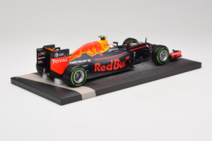 Red Bull RB12 Tag Heuer #33 M. Verstappen Red Bull Racing Showcar 2016 Minichamps 1:18 117161233 Sveķi — attēls 3 no 7