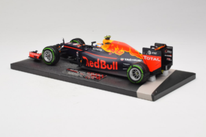 Red Bull RB12 Tag Heuer #33 M. Verstappen Red Bull Racing Showcar 2016 Minichamps 1:18 117161233 Sveķi — attēls 5 no 7