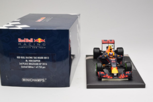 Red Bull RB12 Tag Heuer #33 M. Verstappen Red Bull Racing Showcar 2016 Minichamps 1:18 117161233 Sveķi — attēls 6 no 7