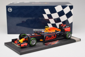 Red Bull RB12 Tag Heuer #33 M. Verstappen Red Bull Racing Showcar 2016 Minichamps 1:18 117161233 Sveķi — attēls 7 no 7