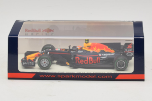 Red Bull RB13 Tag Heuer #33 M. Verstappen 3rd Chinese Grand Prix 2017 Spark 1:43 S5037 Sveķi — attēls 4 no 4