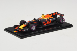 Red Bull RB13 Tag Heuer #33 M. Verstappen Belgian Grand Prix 2017 Spark 1:43 AM33SP8 Sveķi — attēls 2 no 4
