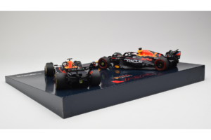 Red Bull RB19 Honda RBPT #1 M. Verstappen Oracle Red Bull Racing Qatar Grand Prix World Champion 2023 Minichamps 1:18 1122318 — attēls 4 no 6