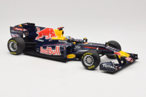Red Bull RB7 Renault #1 S. Vettel Red Bull Racing Showcar 2011 Minichamps 1:18 110110071-1 Metāls — attēls 4 no 7