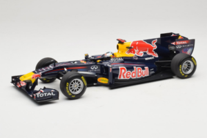 Red Bull RB7 Renault #1 S. Vettel Red Bull Racing Showcar 2011 Minichamps 1:18 110110071-1 Metāls
