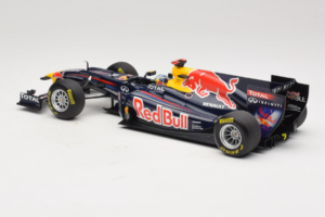 Red Bull RB7 Renault #1 S. Vettel Red Bull Racing Showcar 2011 Minichamps 1:18 110110071-1 Metāls — attēls 5 no 7